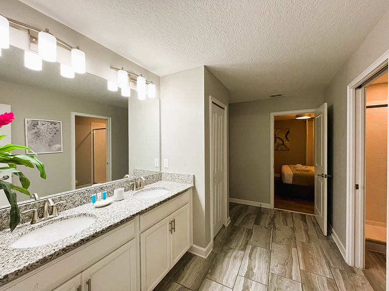 9092HS-Nuevo Anuncio- 9 Dorm./5 baños-Piscina&SPA