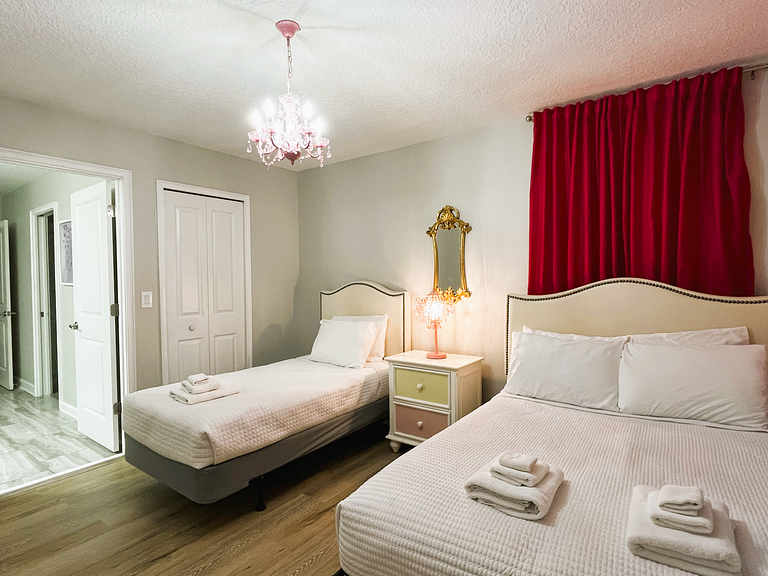 9092HS-Nuevo Anuncio- 9 Dorm./5 baños-Piscina&SPA