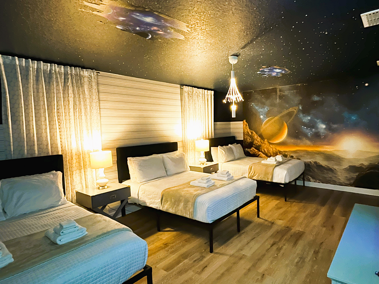 9092HS-Nuevo Anuncio- 9 Dorm./5 baños-Piscina&SPA