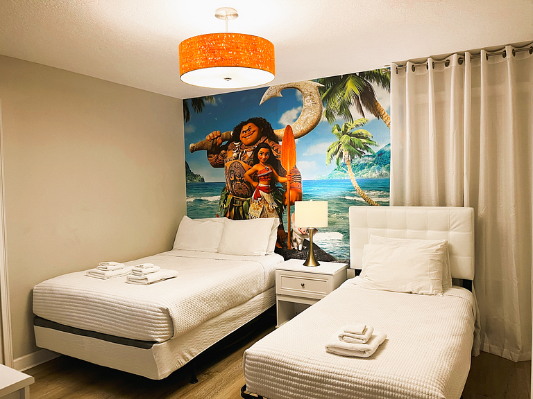 9092HS-Nuevo Anuncio- 9 Dorm./5 baños-Piscina&SPA