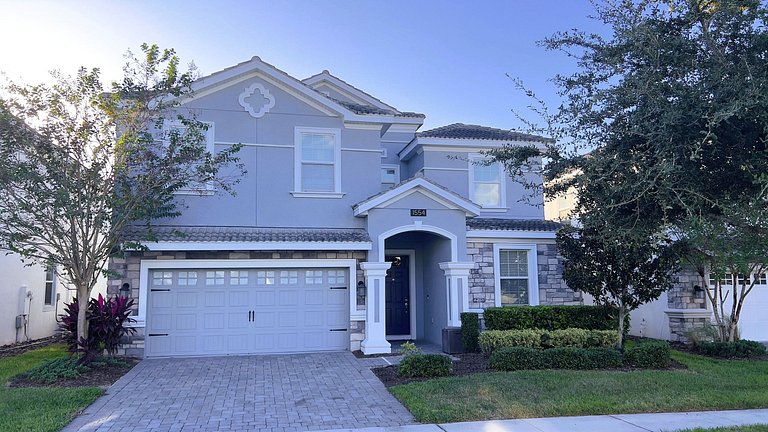 1554OL-New Listing- 9 bed/5 bath-Private Pool&SPA