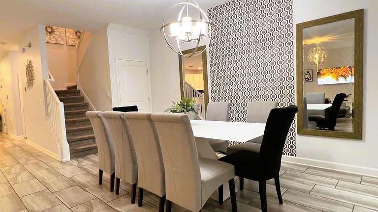 1554OL-New Listing- 9 bed/5 bath-Private Pool&SPA