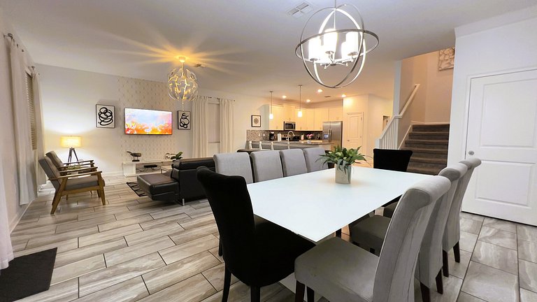 1554OL-New Listing- 9 bed/5 bath-Private Pool&SPA