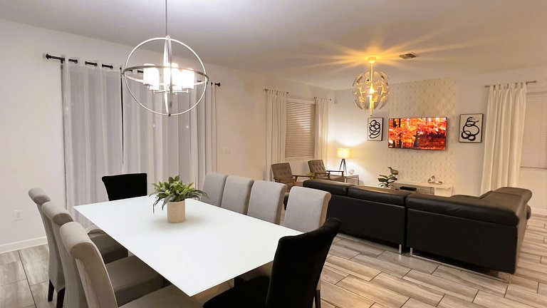 1554OL-New Listing- 9 bed/5 bath-Private Pool&SPA