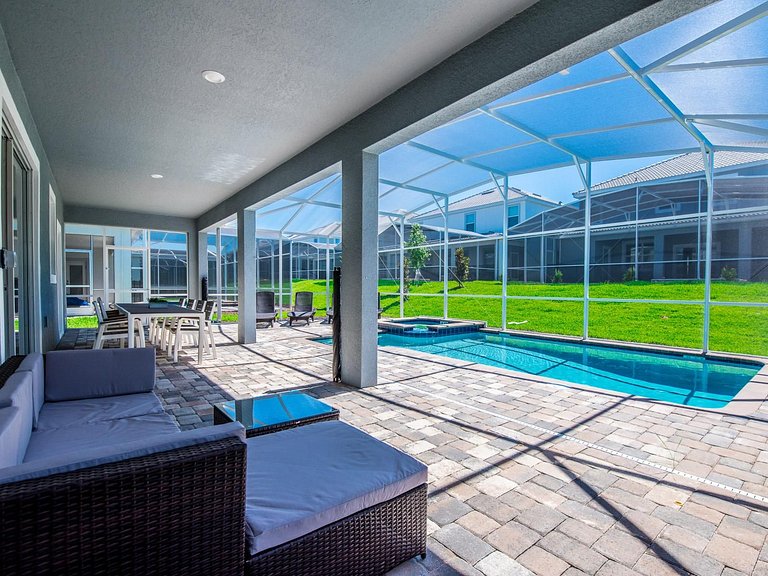 1554OL-New Listing- 9 bed/5 bath-Private Pool&SPA