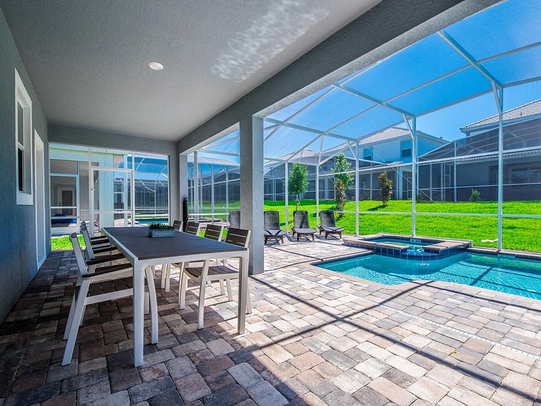 1554OL-New Listing- 9 bed/5 bath-Private Pool&SPA