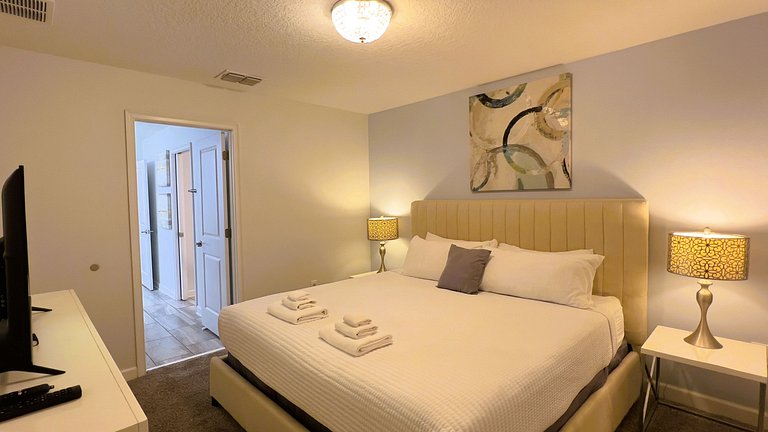 1554OL-New Listing- 9 bed/5 bath-Private Pool&SPA