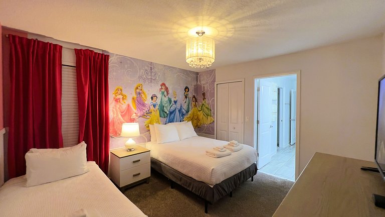 1554OL-New Listing- 9 bed/5 bath-Private Pool&SPA