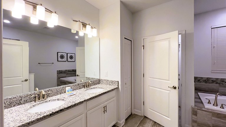 1554OL-New Listing- 9 bed/5 bath-Private Pool&SPA