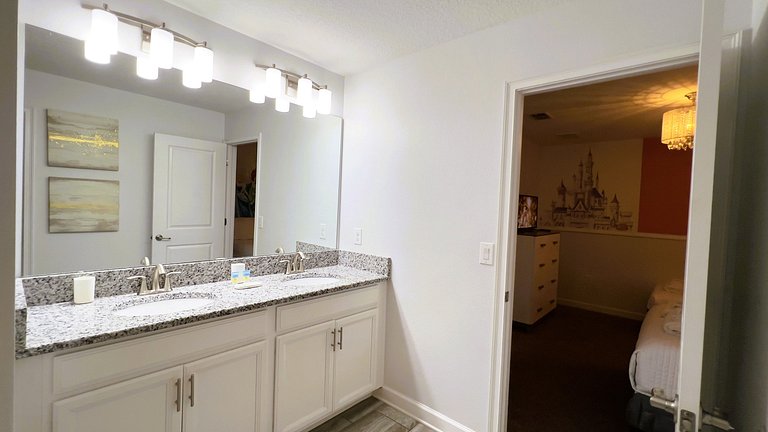 1554OL-New Listing- 9 bed/5 bath-Private Pool&SPA