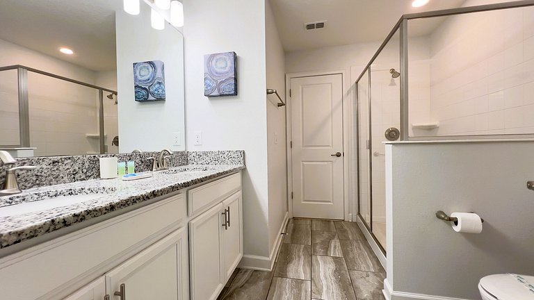 1554OL-New Listing- 9 bed/5 bath-Private Pool&SPA