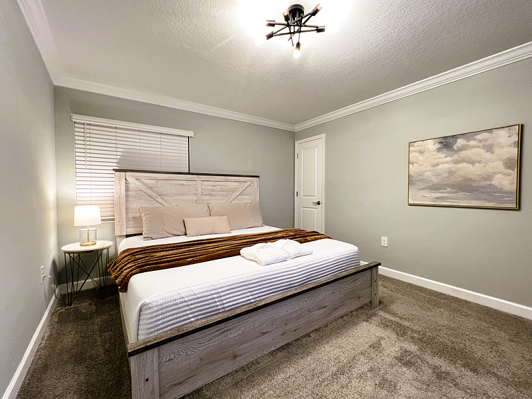 4263PD-New Listing- 5 bed/4 bath-Private Pool