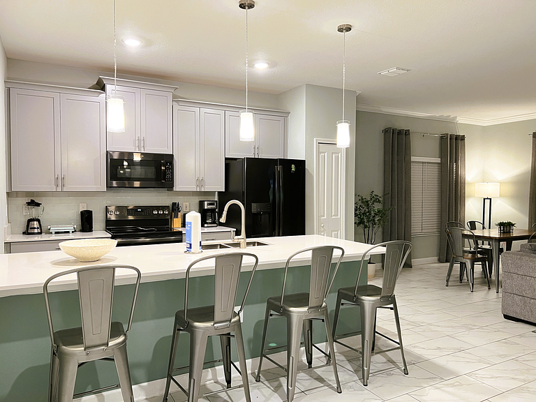 4263PD-New Listing- 5 bed/4 bath-Private Pool