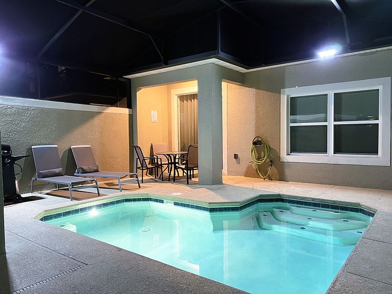 4263PD-New Listing- 5 bed/4 bath-Private Pool