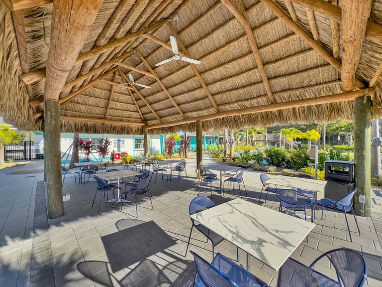 4263PD-New Listing- 5 bed/4 bath-Private Pool