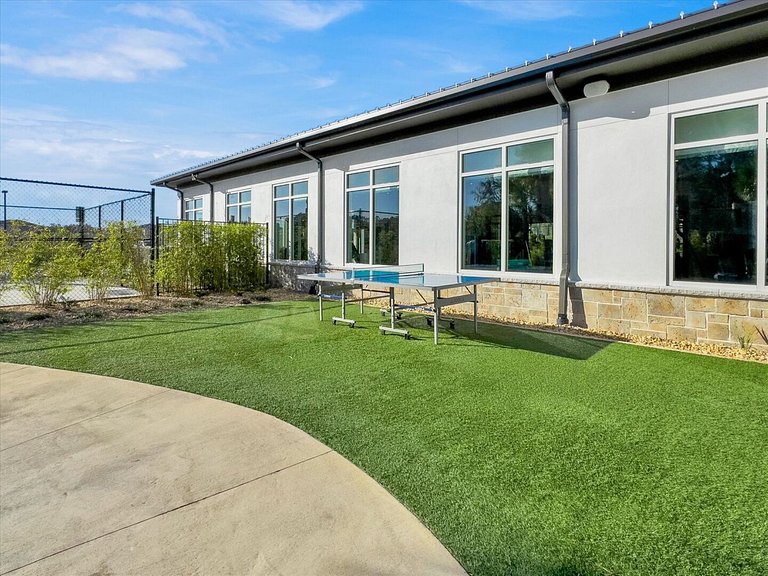 4263PD-New Listing- 5 bed/4 bath-Private Pool