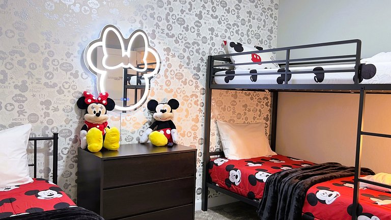 4263PD-New Listing- 5 bed/4 bath-Private Pool