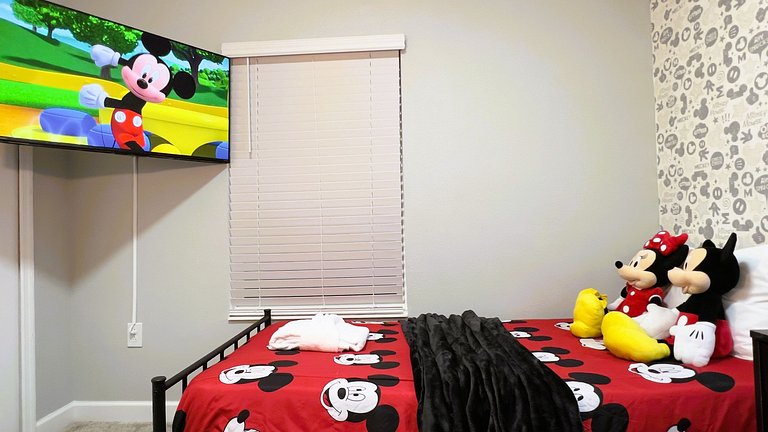 4263PD-New Listing- 5 bed/4 bath-Private Pool