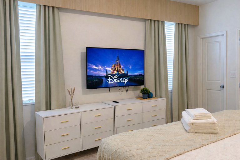 New Listing 10BR/8BA, Private Pool/SPA near Disney