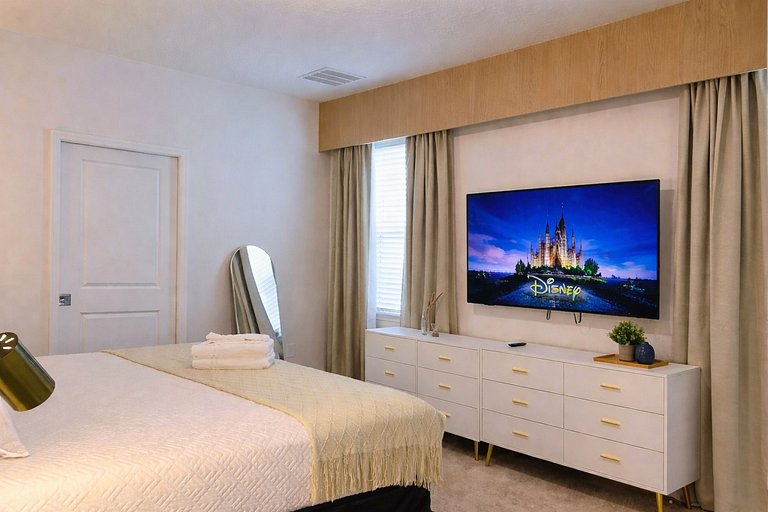 New Listing 10BR/8BA, Private Pool/SPA near Disney