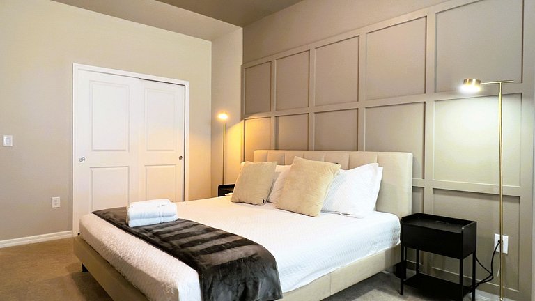 New Listing 10BR/8BA, Private Pool/SPA near Disney