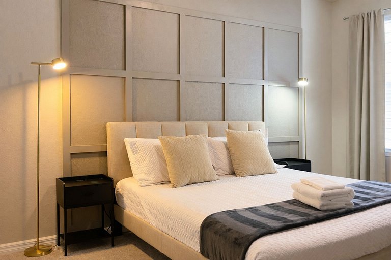 New Listing 10BR/8BA, Private Pool/SPA near Disney