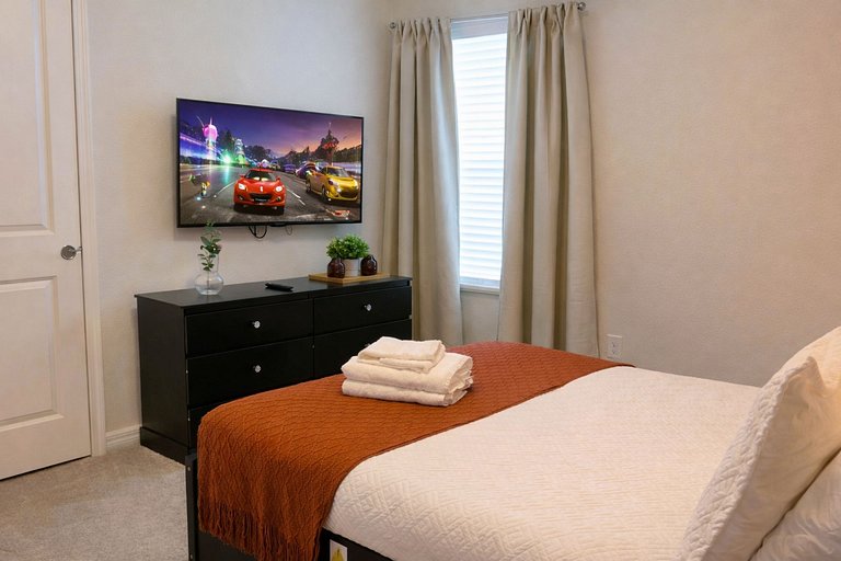 New Listing 10BR/8BA, Private Pool/SPA near Disney