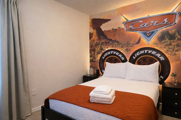 New Listing 10BR/8BA, Private Pool/SPA near Disney