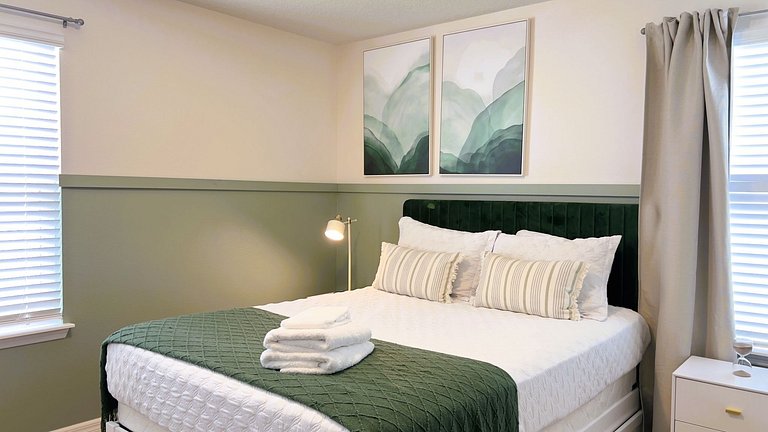 New Listing 10BR/8BA, Private Pool/SPA near Disney