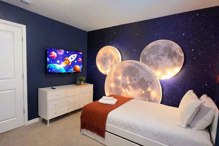 New Listing 10BR/8BA, Private Pool/SPA near Disney