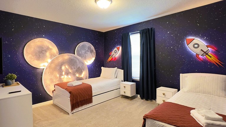 New Listing 10BR/8BA, Private Pool/SPA near Disney