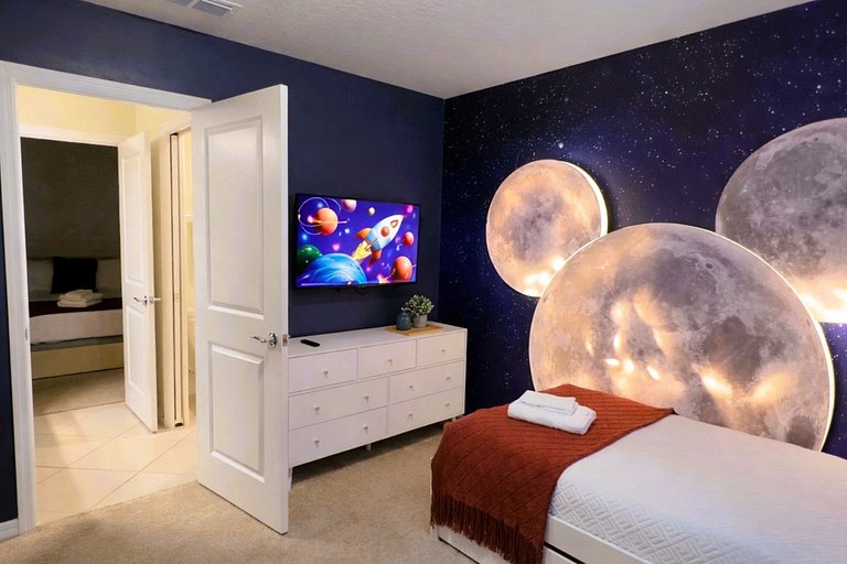 New Listing 10BR/8BA, Private Pool/SPA near Disney