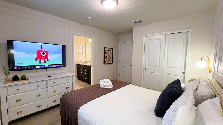 New Listing 10BR/8BA, Private Pool/SPA near Disney