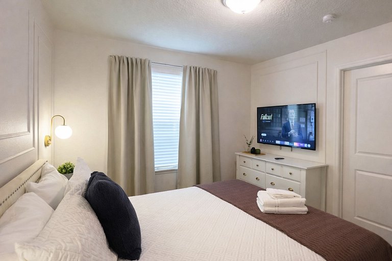 New Listing 10BR/8BA, Private Pool/SPA near Disney