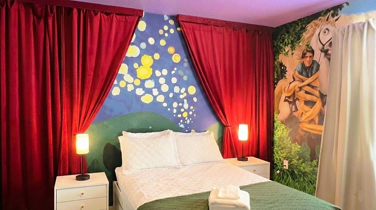 New Listing 10BR/8BA, Private Pool/SPA near Disney