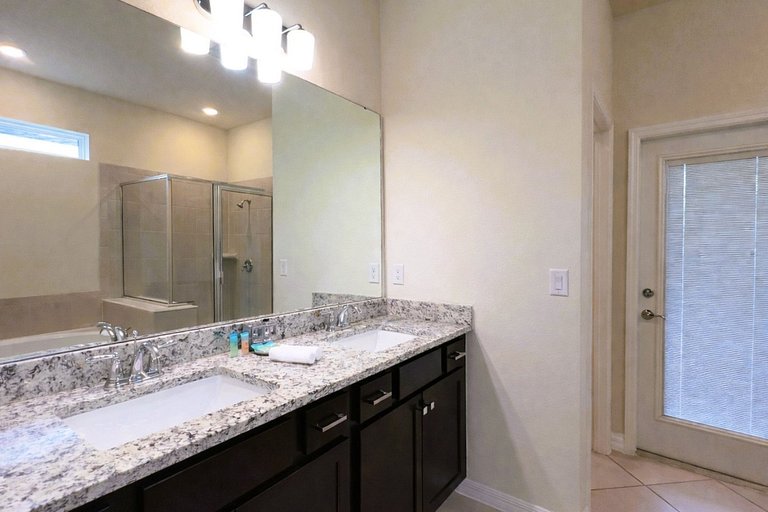 New Listing 10BR/8BA, Private Pool/SPA near Disney